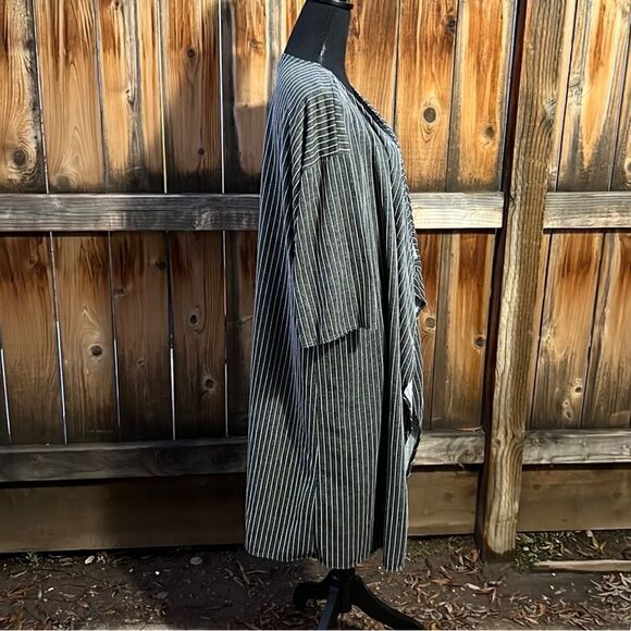 LulaRoe cardigan knit gray white striped ribbed Large no offers given or given - Picture 5 of 7